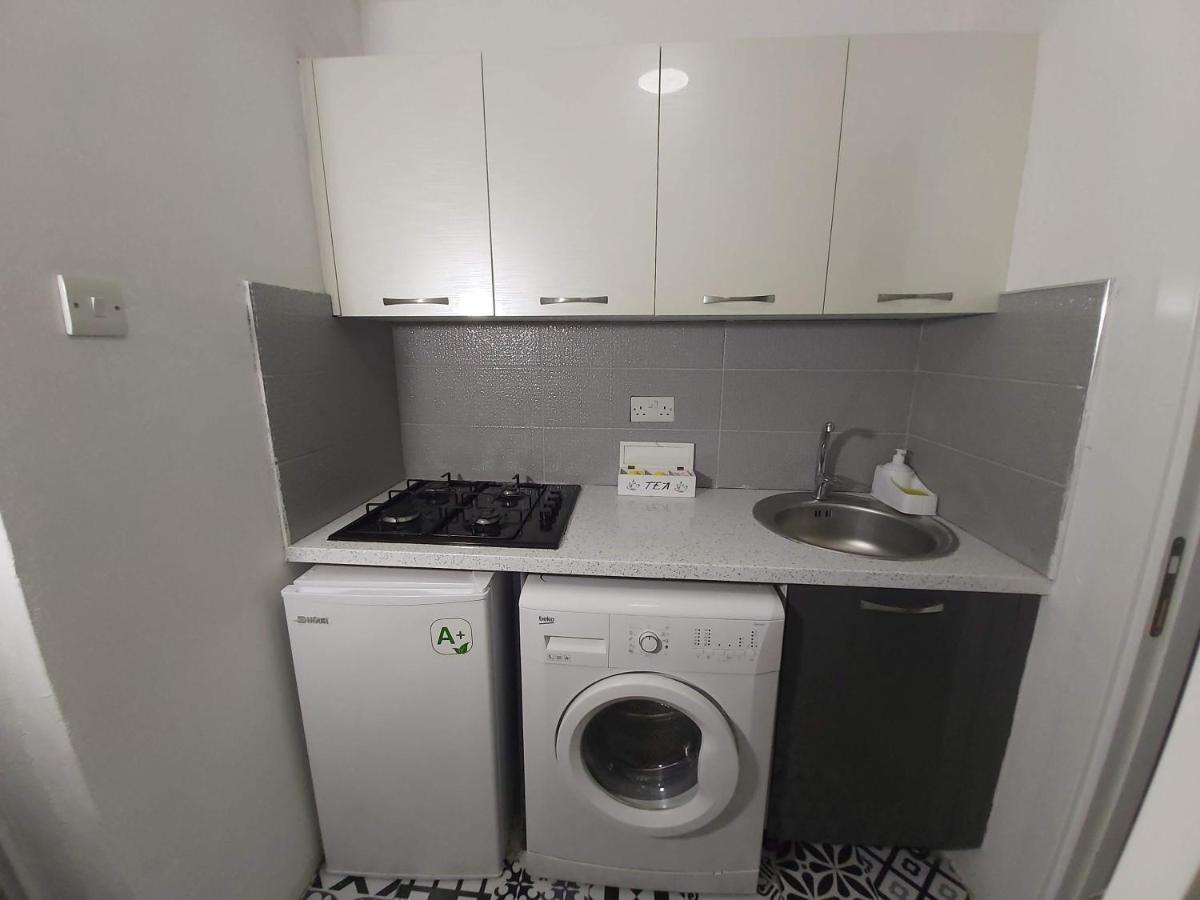 Compact Home Никосия Экстерьер фото
